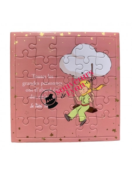 Carte postale Puzzle 25 pièces Le Petit Prince dans les nuages chez souvenirsdelyon.com