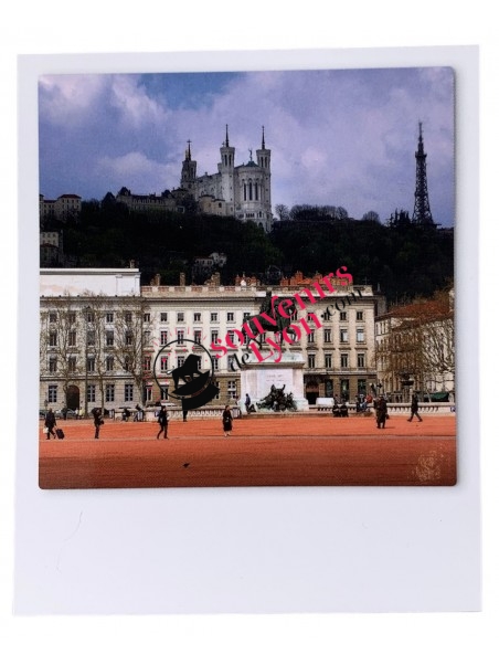 Carte Postale Polaroid - Bellecour chez souvenirsdelyon.com