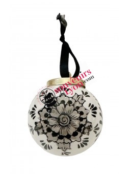 Boule de Noël en porcelaine, Fourvière chez souvenirsdelyon.com