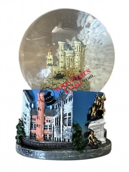 Boule à neige Lyon Fourvière petite 2 chez souvenirsdelyon.com