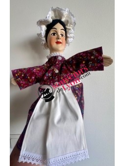 Madelon puppet at Souvenirsdelyon.com