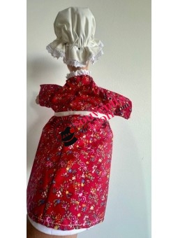 Marionnette la Madelon robe rouge chez Souvenirsdelyon.com