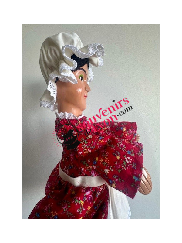 Marionnette la Madelon robe rouge 1 chez Souvenirsdelyon.com