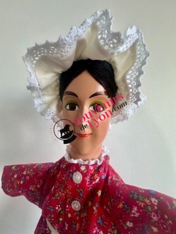 Marionnette la Madelon robe rouge 2 chez Souvenirsdelyon.com